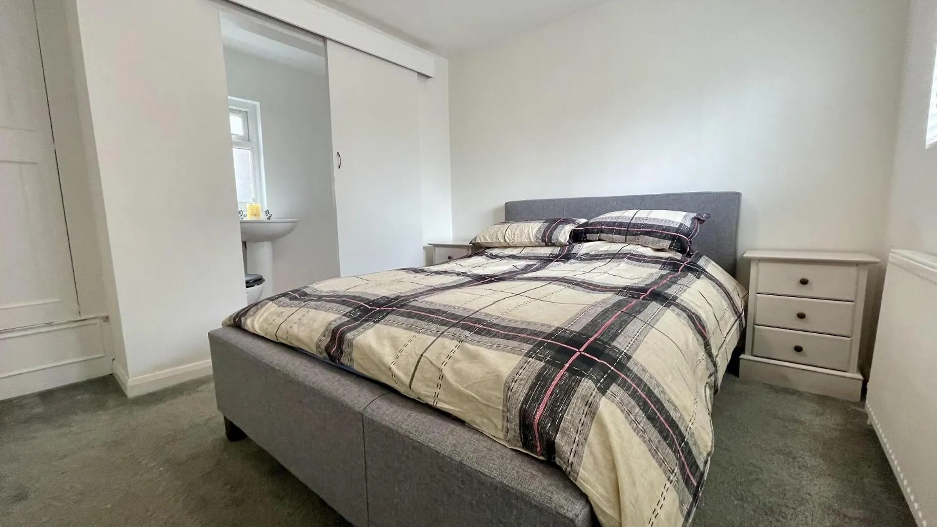 Impeccable 2-Bed Apartment In Scarborough 0*,  Reino Unido