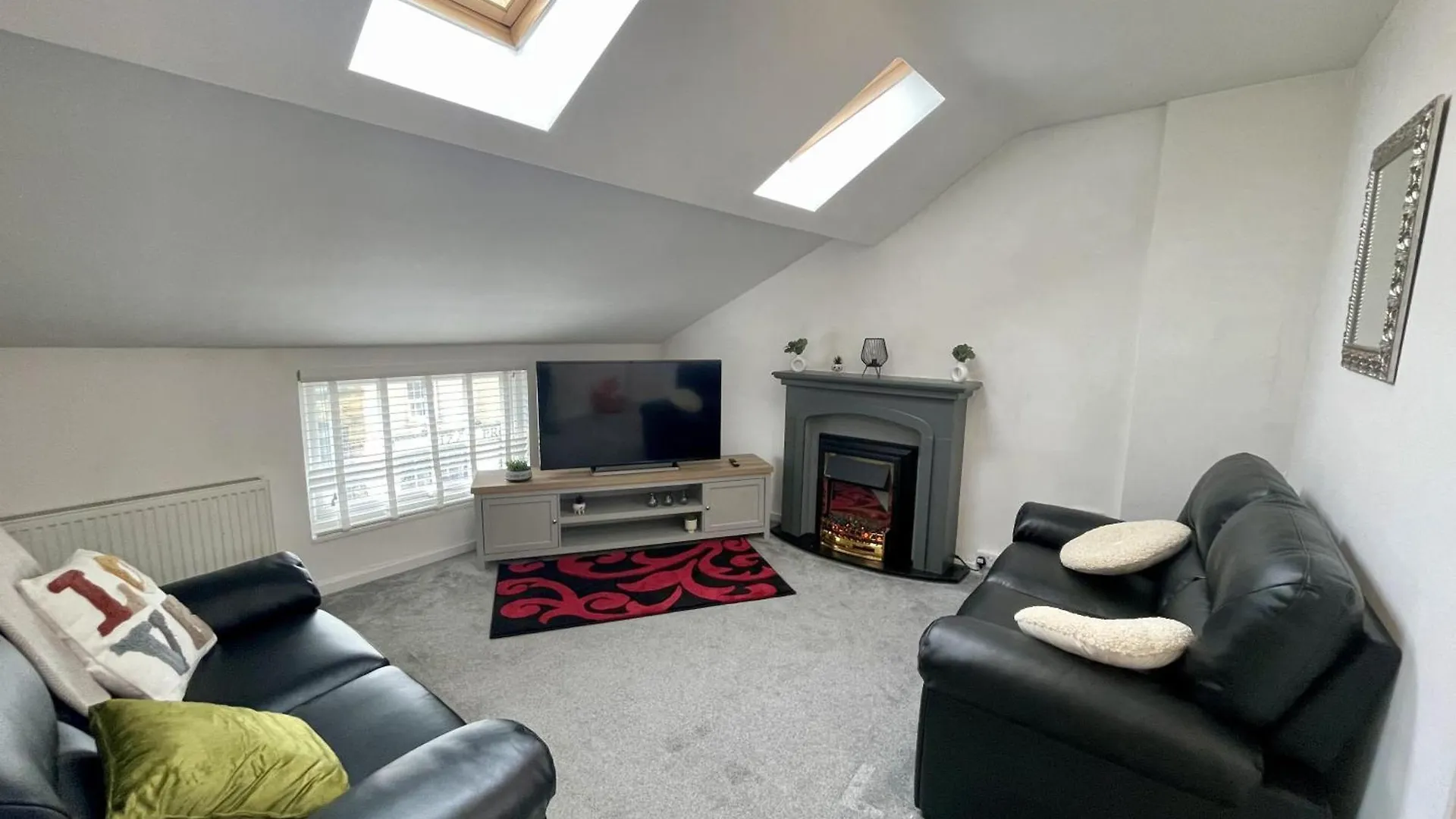Impeccable 2-Bed Apartment In Scarborough 0*,