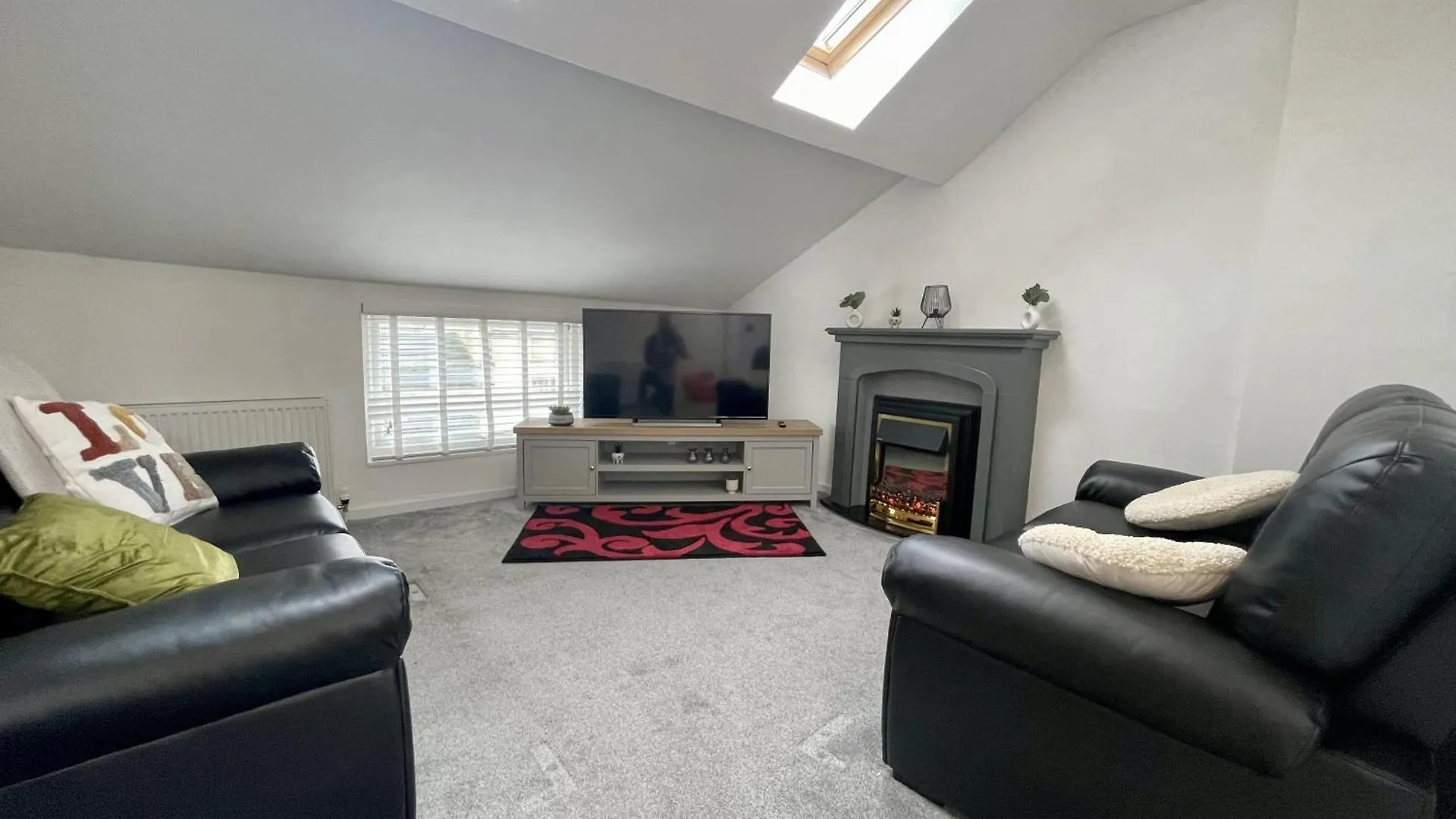 Impeccable 2-Bed Apartment In Scarborough