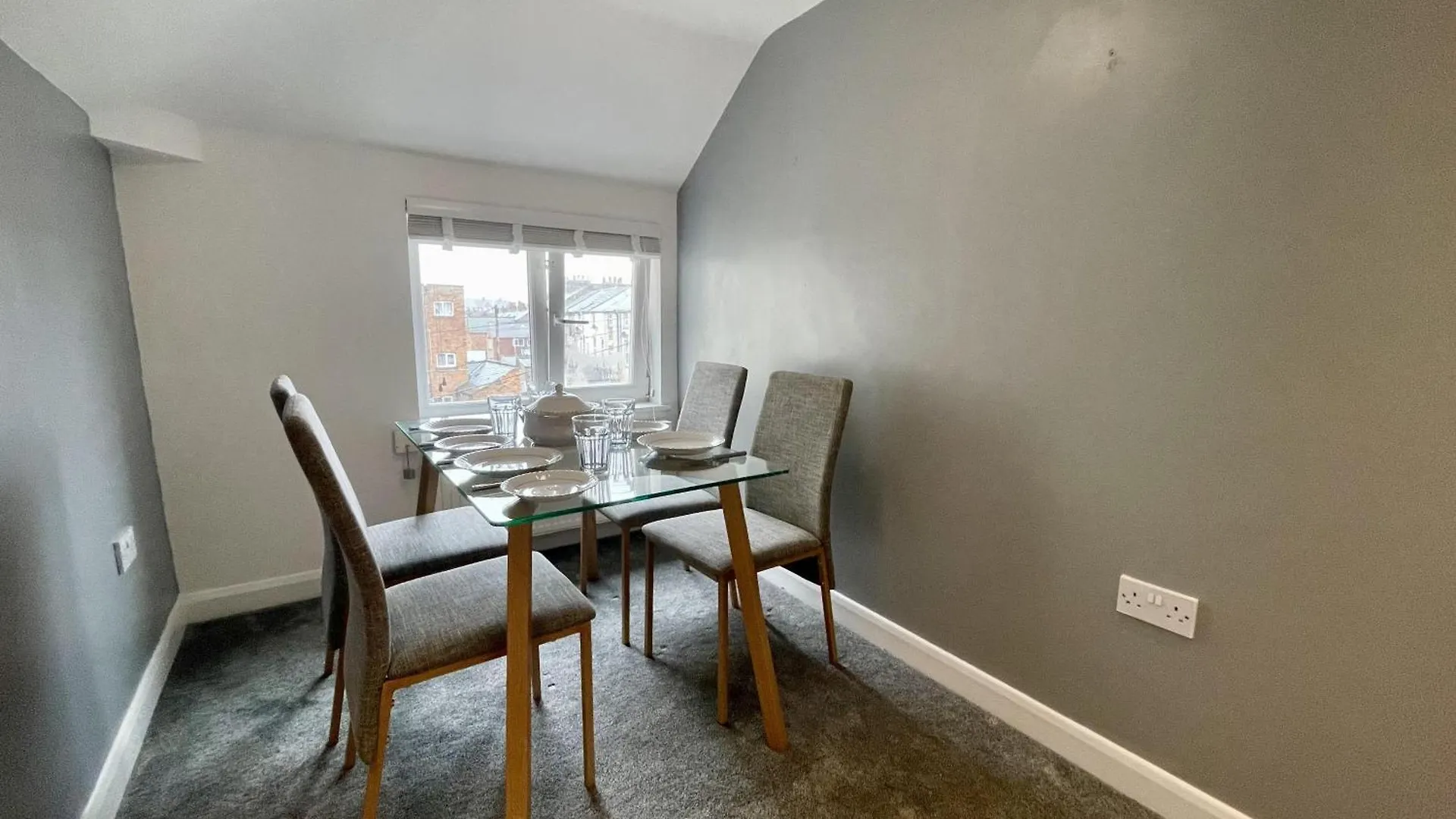 Impeccable 2-Bed Apartment In Scarborough